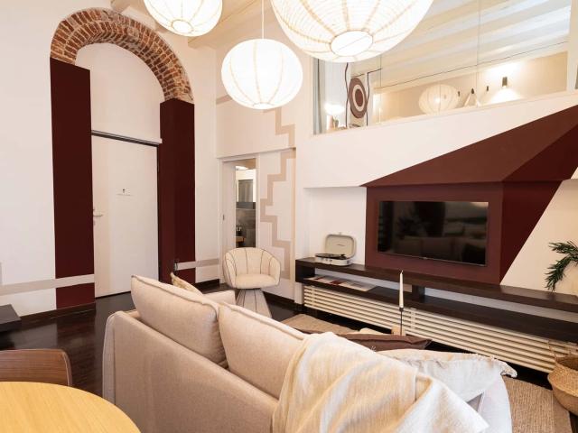 Libero 2 bedrooms and balcony in Porta Romana