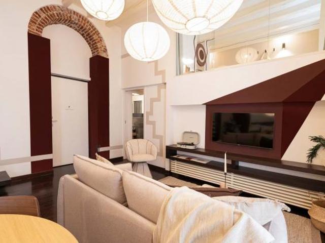 Libero 2 bedrooms and balcony in Porta Romana