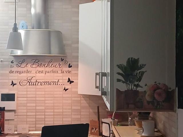 Libero posto letto per ragazze lavoratrice
