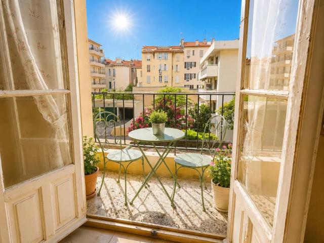 LIBERATION A 100m DE LA PLACE F3 78m² balcons