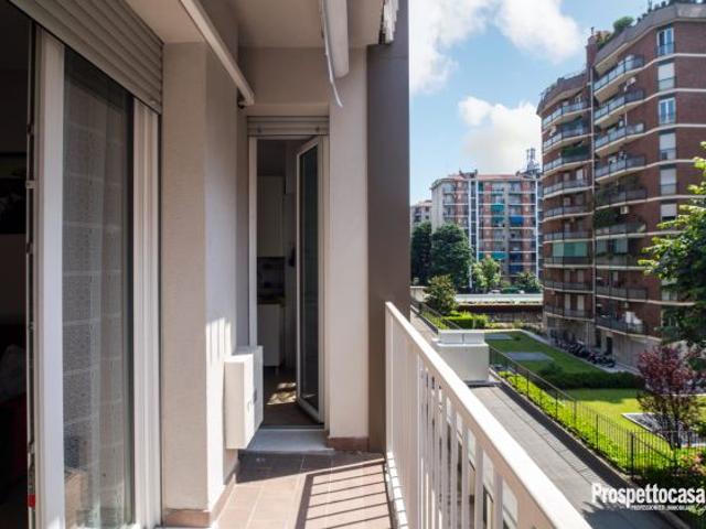 LIBERA AMPIA STANZA SINGOLA CON BALCONE A 2 PASSI DA M4 GELSOMINI