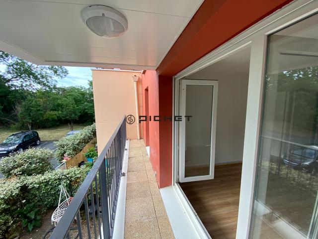 LIBOURNE T2 LIBRE BALCON ET PLACE DE PARKING