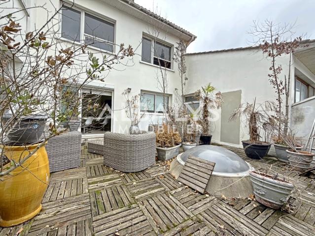 Libourne Centre Appartement de type 5 avec terrasse privative