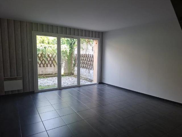 LIBOURNE centre maison T4 cour privative