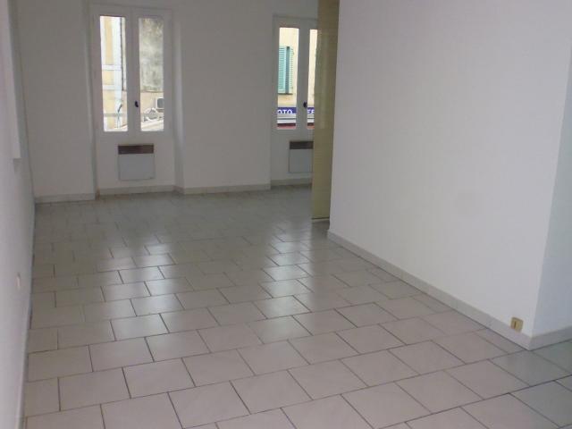 Libre FIN JUIN Appartement T1 2 à LA CRAU