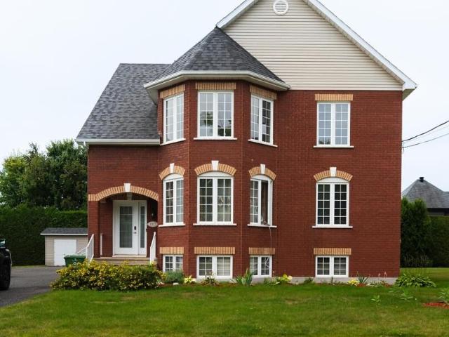 Libre ! Haut De Triplex 5 1/2 Rénové