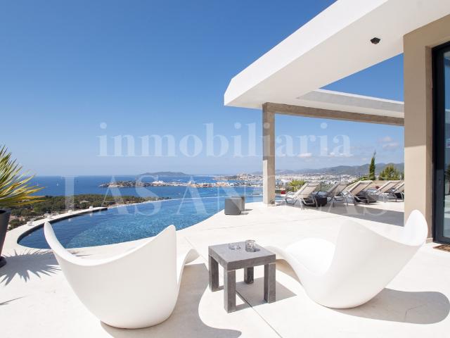 ¡Licencia alquiler turístico! Esplendida villa de lujo con impresionantes vistas para comprar en Ibiza, España