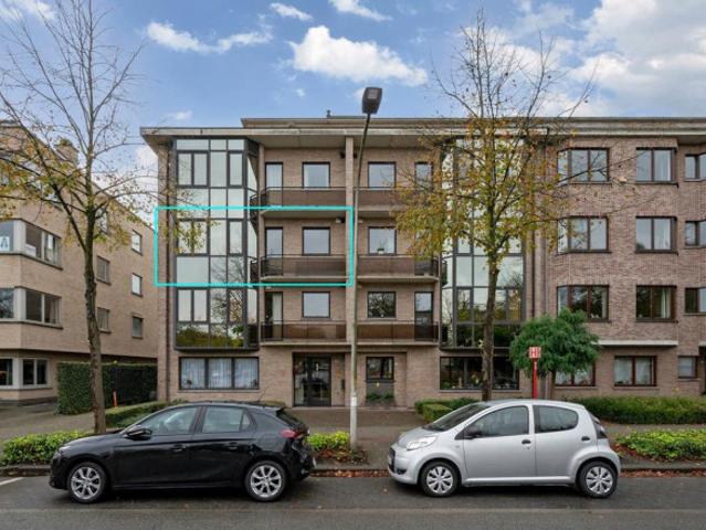 Licht app. met 2 slpk's, centraal gelegen in Brasschaat!