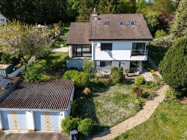 Licht. Luft. Leben! Modernes Split Level EFH mit ELW in naturnaher Lage