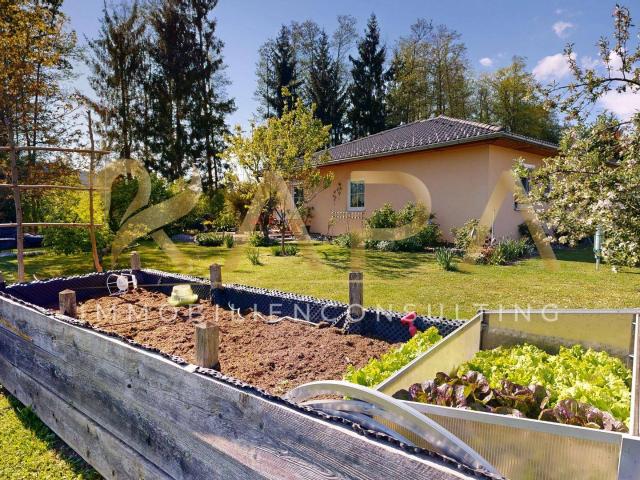 Licht! Luft! Leben! Gepflegter Bungalow mit malerischer Gartenarchitektur in Magdalensberg