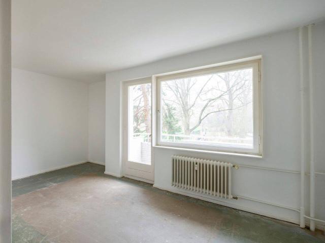 Lichtdurchflutet mit Südbalkon bezugsfreie 3 Zi. Wohnung im ruhigen Schloßstraßen Kiez!