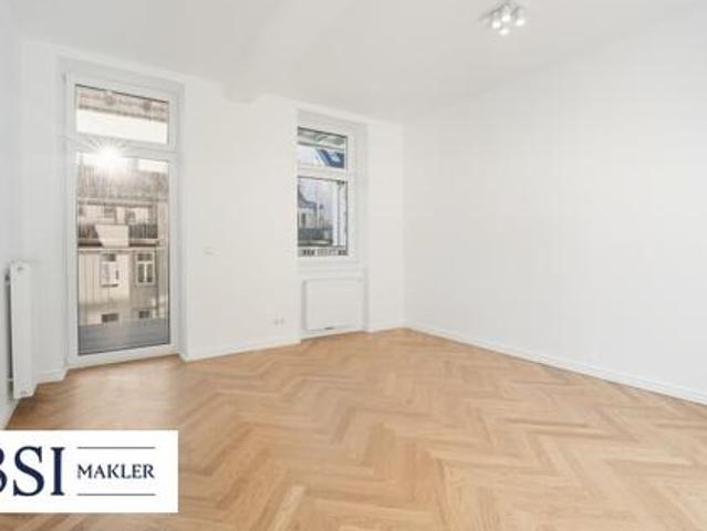 Lichtdurchflutet & luxuriös: Sanierter Altbau Erstbezug mit Balkon