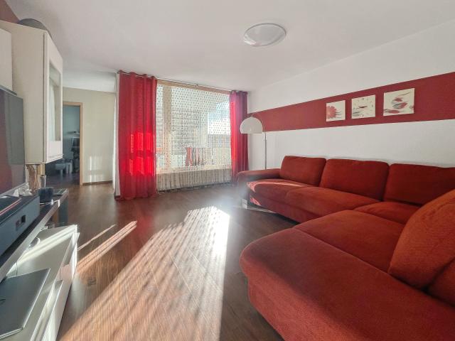 Lichtdurchflutete 4 Zimmer Wohnung mit Süd Balkon in Schwäbisch Gmünd