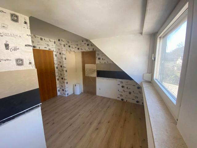 Lichtdurchflutete 4 Zimmer Dachgeschosswohnung mit Balkon, Tageslichtbad & Garage in Trier Ehrang!