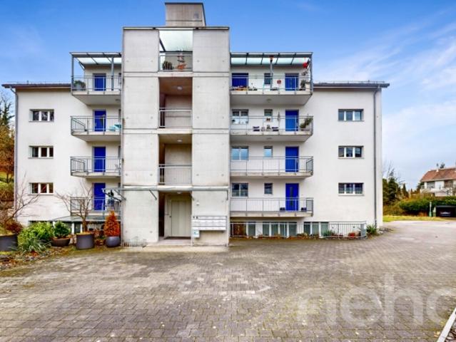 Lichtdurchflutete 4.5 Zi. Wohnung mit Balkon & Tiefgaragenplatz