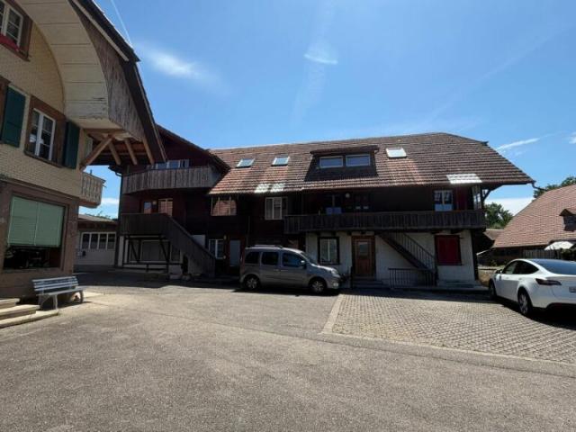 Lichtdurchflutete 4.5 Zimmer Dachwohnung mit Balkon und Parkplatz