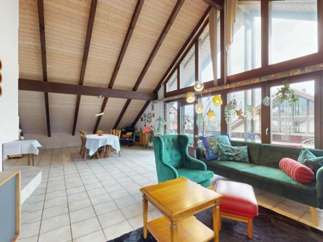 Lichtdurchflutete 4.5 Zimmer Dachwohnung mit Loft Charakter
