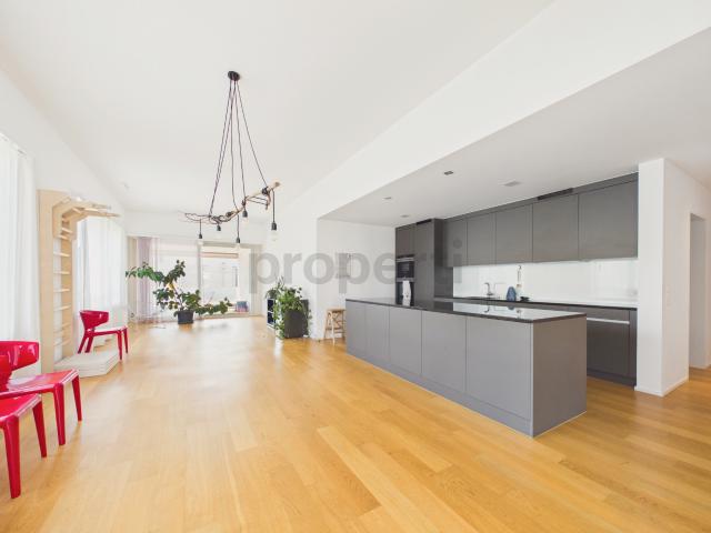 Lichtdurchflutete 4.5 Zimmer Wohnung mit aussergewöhnlichem Raumgefühl
