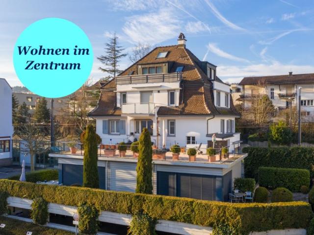 Lichtdurchflutete 4.5 Zimmerwohnung an zentraler Lage in Ebikon