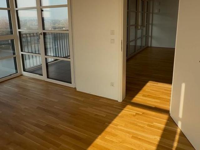 Lichtdurchflutete 2 Zimmer Wohnung direkt an der Weser