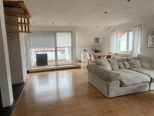 Lichtdurchflutete 3 Zimmer Dachgeschosswohnung in Möglingen