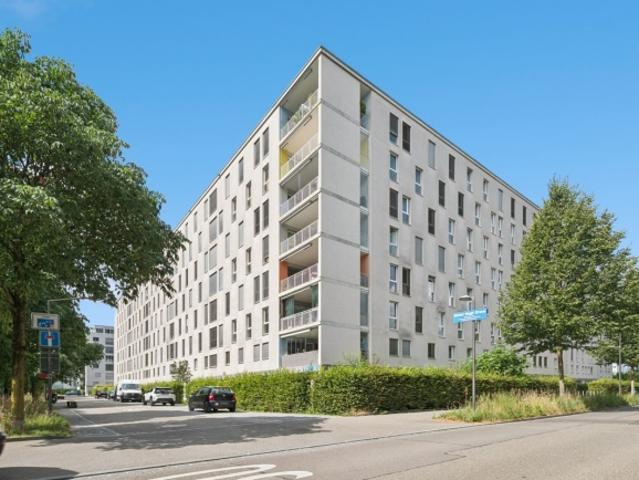 Lichtdurchflutete 3.5 Zimmer Wohnung mit Blick in Zürich