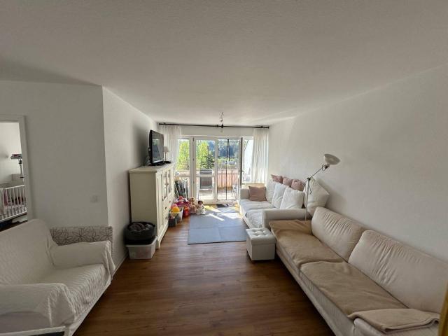 Lichtdurchflutete 3,5 Zimmer Wohnung mit Süd Balkon, Tiefgarage und Traum Ausblick