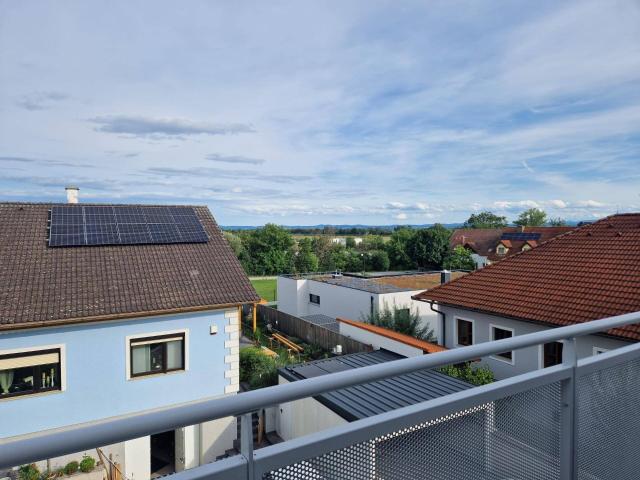 LICHTDURCHFLUTETE TERRASSENWOHNUNG MIT TOLLEM AUSBLICK PROVISIONSFREI