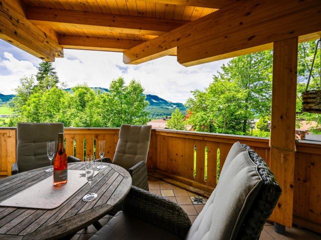 Lichtdurchflutete und moderne 140 m² 4 Zimmer Doppelhaushälfte in sonniger, ruhiger Panoramalage