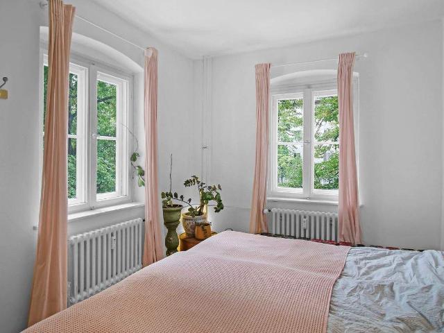 Lichtdurchflutete Altbauwohnung auf Erbpachtgrund