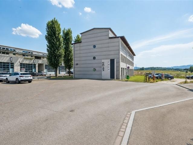 Lichtdurchflutete Büros mit hochwertigem Ausbau