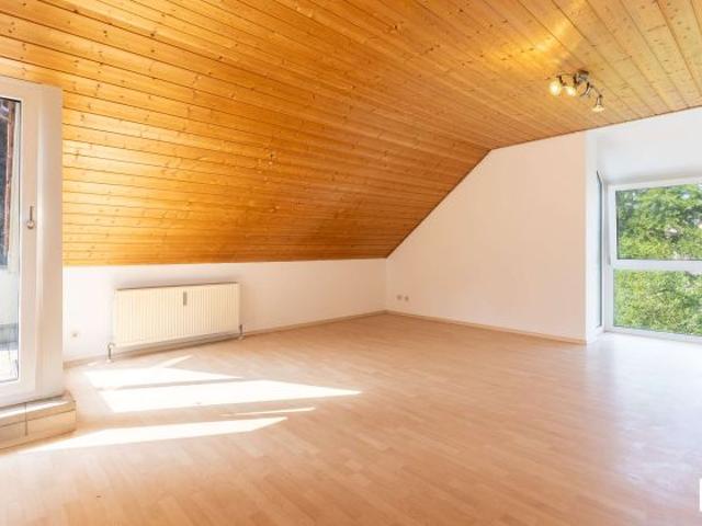 Lichtdurchflutete Dachgeschosswohnung in guter Lage nahe der Innenstadt