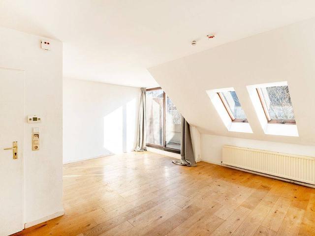 Lichtdurchflutete Dachgeschosswohnung in Spandauer Kiezlage