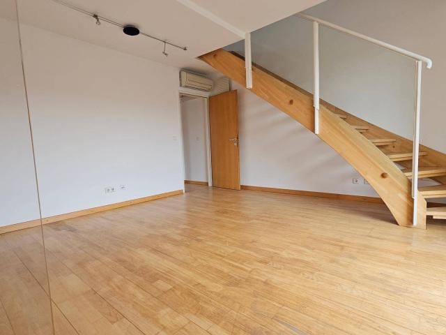 Lichtdurchflutete Dachgeschoss Maisonette mit 2 Terrassen von Stararchitekt