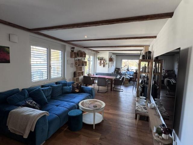 Lichtdurchflutete Dachgeschoss Maisonette mit Traum Blick auf den Weiher in Weißensberg!