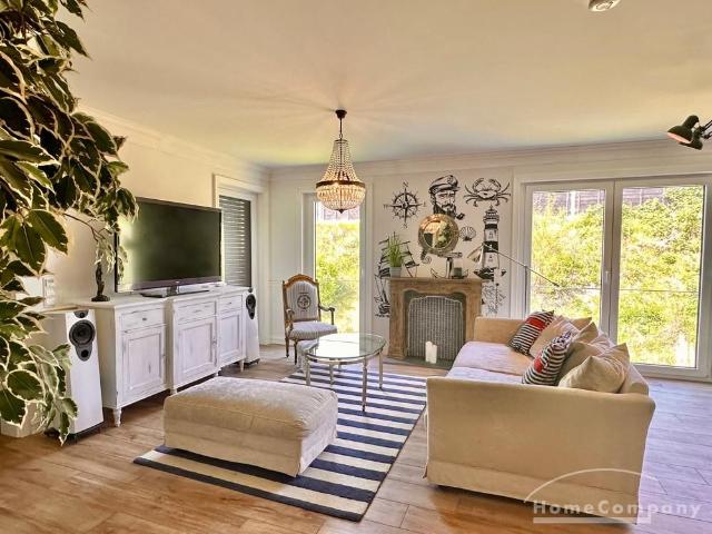 Lichtdurchflutete Designwohnung mit Balkon