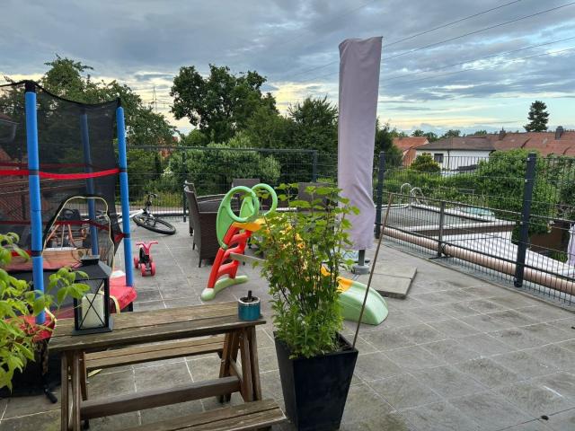 RESERVIERT Lichtdurchflutete Drei Zimmer Wohnung mit Dachterrasse