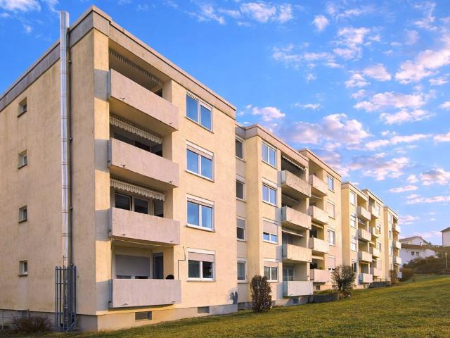 Lichtdurchflutete Drei Zimmer Wohnung mit Südbalkon und herrlichem Panorama