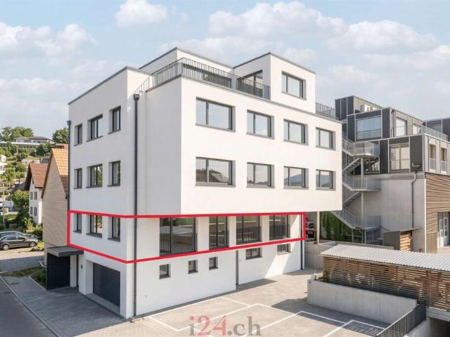 Lichtdurchflutete Gewerbefläche im 1. OG Innenausbau durch Mieter
