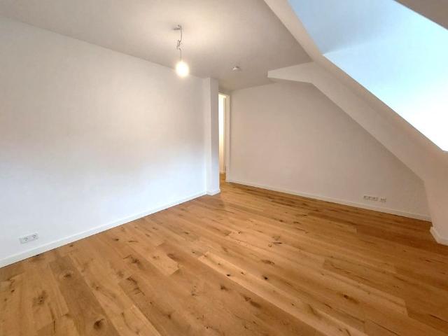 Lichtdurchflutete, großzügige 3 Zimmer Wohnung mit viel Raum für Paare und kleine Familien