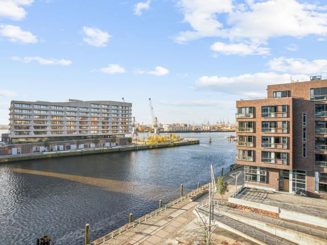 Lichtdurchflutete Maisonette Wohnung mit Blick zur Elbe und zur Elbphilharmonie