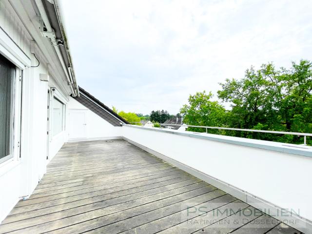 Lichtdurchflutete Maisonettewohnung mit Dachbalkon und Garage in ruhiger Lage von Ratingen Hösel