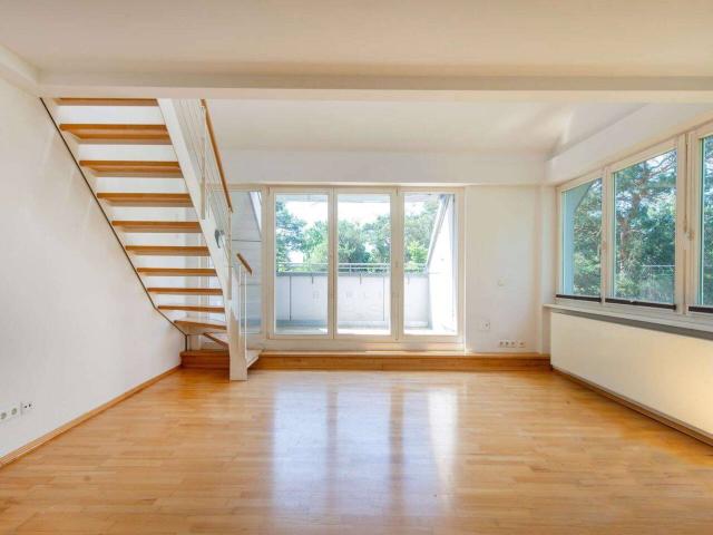 Lichtdurchflutete Maisonettewohnung mit Terrasse in bester Lage