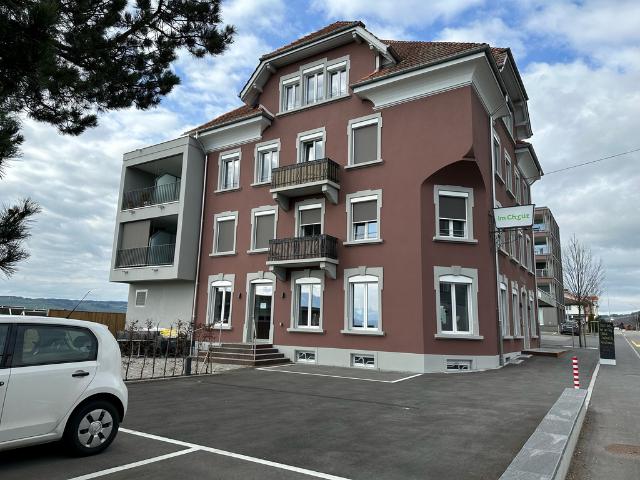 Lichtdurchflutete, moderne Wohnung mit Altbaucharme