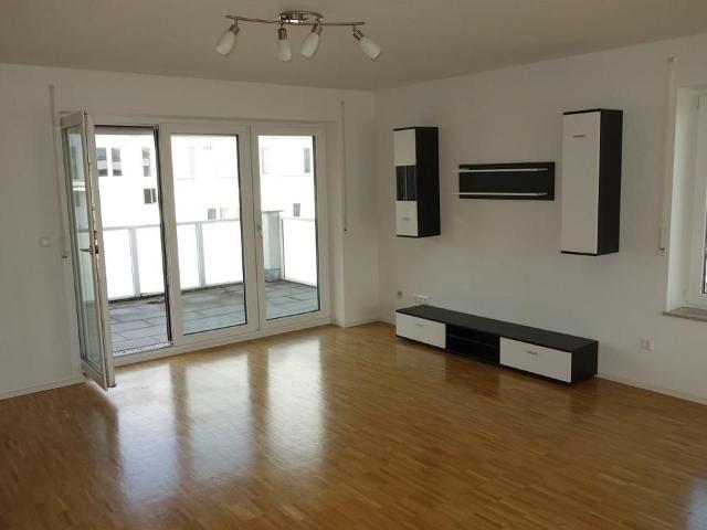 Lichtdurchflutete, moderne 3 Zimmer Penthouse Wohnung mit ca. 89 m² Wfl EBK und TG Stellplatz in HN Sontheim