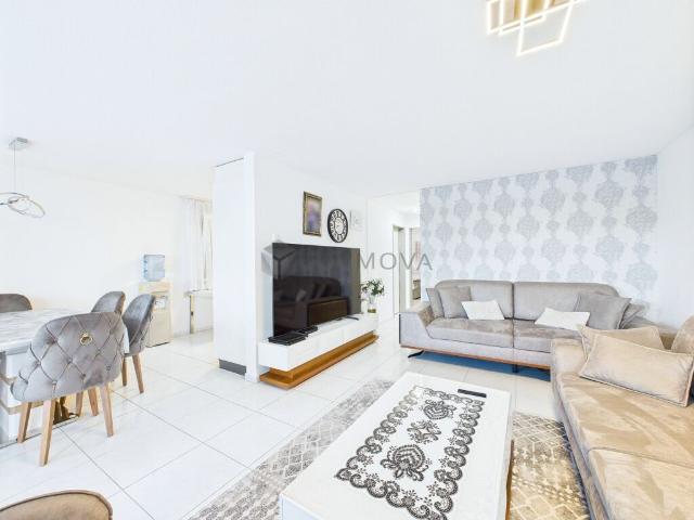 RESERVIERT Lichtdurchfluteter Wohntraum mit Balkon und cleveren Details