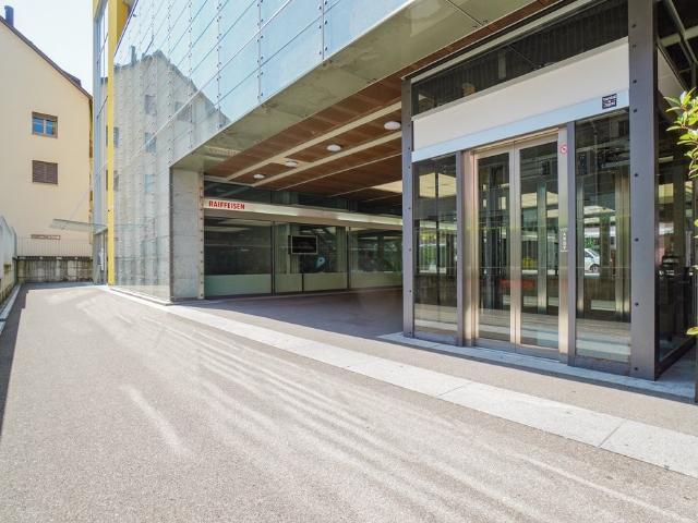 Lichtdurchflutetes Büro im Businessquartier Dübendorf