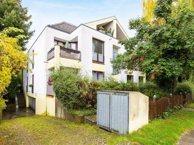 Lichtdurchflutetes Dachgeschoss mit Westloggia und 10 m² Terrasse