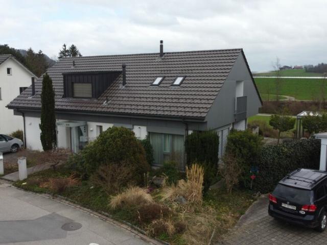 Lichtdurchflutetes Einfamilienhaus mit Baulandreserve