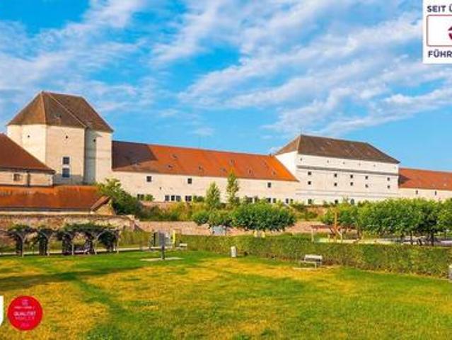 Lichtdurchflutetes Einfamilienhaus mit Potenzial auf 410 m² Grund am Schloss Neugebäude